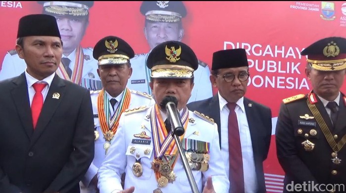 Gubernur Jambi Al Haris usai memimpin upacara HUT Ke-78 RI di Jambi.