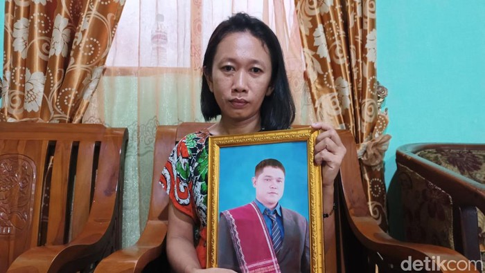 Helena Simorangkir saat ditemui di rumahnya, Jalan Karya Bakti, Medan. (Goklas Wisely/detikSumut).