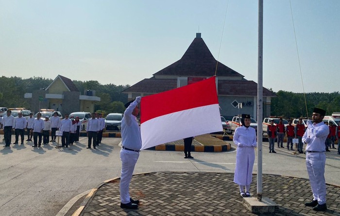 HUT Ke-78 RI, Hutama Karya Bagi Merchandise Gratis di Tol Trans Sumatera