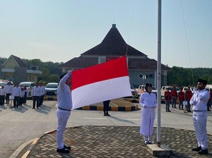 HUT Ke-78 RI, HK Bagikan Merchandise Gratis di Jalan Tol Trans Sumatera