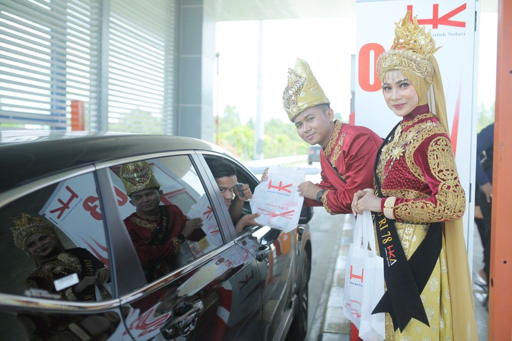 HUT Ke-78 RI, Hutama Karya Bagi Merchandise Gratis di Tol Trans Sumatera