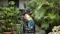 Total terdapat 13 penyandang disabilitas yang tinggal di wisma ini, mereka datang dengan beberapa penyebab seperti kecelakaan, tertimpa pohon, lumpuh sejak lahir hingga polio.  