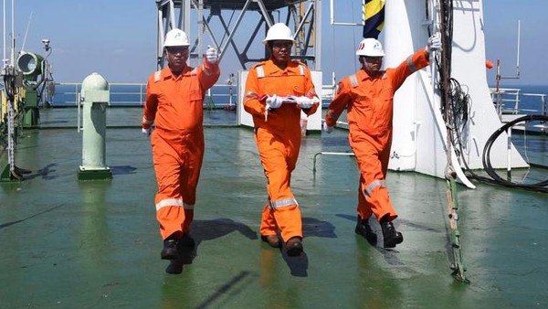 Intip Upacara HUT RI di Atas Kapal Raksasa Pertamina