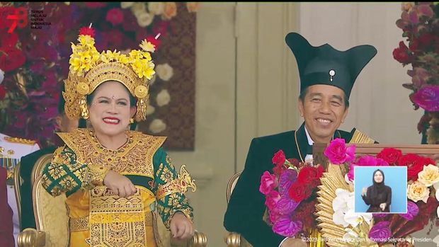 Iriana Jokowi joget saat saksikan atraksi gemu fa mi re dance helikopter (dok. tangkapan layar Youtube Sekretariat Presiden)