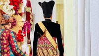 Jokowi kemudian menuju lapangan upacara. Jokowi akan memimpin jalannya upacara. 