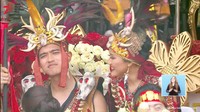 Saat kamera menyorot Kaesang memasang wajah pura-pura kalem dan terlihat menahan tawa. Foto: dok. YouTube Sekretariat Presiden