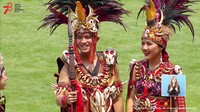 Kaesang bersama para pemenang lainnya maju ke depan mimbar kehormatan guna menerima hadiah sepeda dari Presiden Joko Widodo. Foto: dok. YouTube Sekretariat Presiden