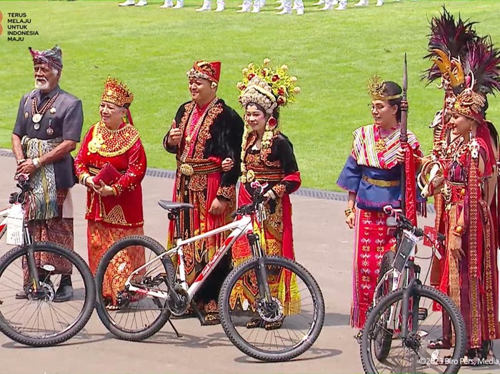 Kaesang Pangarep Kaesang Pangarep menjadi salah satu dari 5 pemenang dengan busana terbaik perayaan HUT ke-78 RI di Istana Merdeka.