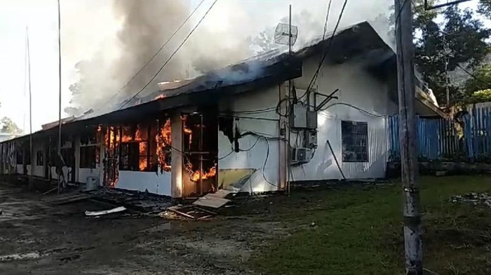 Kantor KPU Kabupaten Jayapura kebakaran.