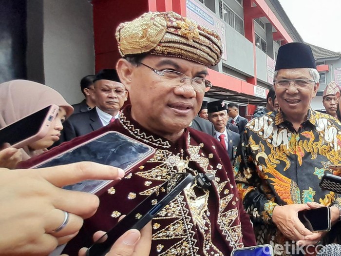 Kepala Kanwil Kemenkum HAM Sumsel Ilham Djaya (baju merah) bersama Wagub Sumsel Mawardi Yahya.
