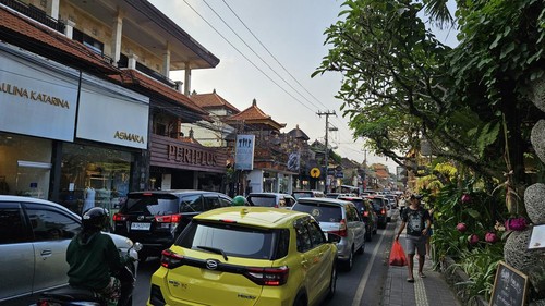 Pemandangan sehari-hari kemacetan di kawasan Jalan Raya Ubud, Kamis (17/8/2023).