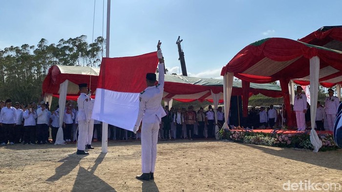Kepala Otorita IKN Bambang Susantono memimpin upacara HUT ke-78 RI.