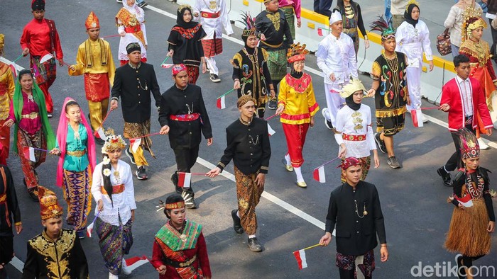 Kirab Bendera Pusaka ke Istana Negara Kirab Bendera Pusaka berlangsung pagi ini dikawasan monas hingga Istana Negara, Jakarta, Kamis (17/8/2023). Bendera Pusaka dibawa oleh Kereta Kencana Ki Jaga Rasa.