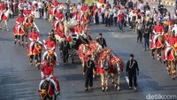Pasukan berkuda juga mengawal kirab Bendera Pusaka. 