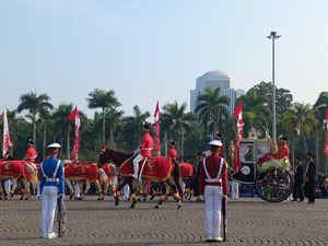 Kirab Budaya Bendera Pusaka Tiba di Istana Jelang Upacara HUT RI