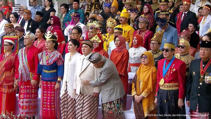 Upacara Kemerdekaan RI 17 Agustus 2023 yang digelar di Istana Kepresidenan telah berakhir. Bukannya fokus dengan jalannya acara, netizen malah terpikar kepada hal lain.