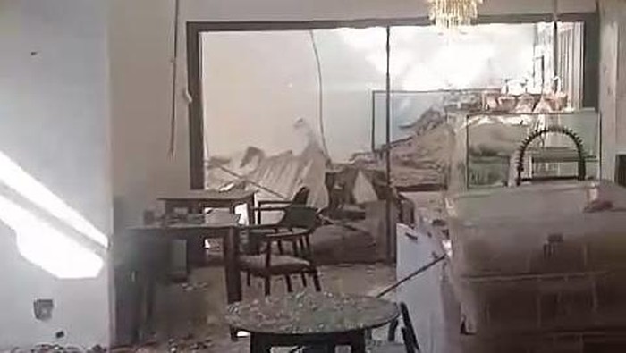 Ledakan kafe Surabaya
