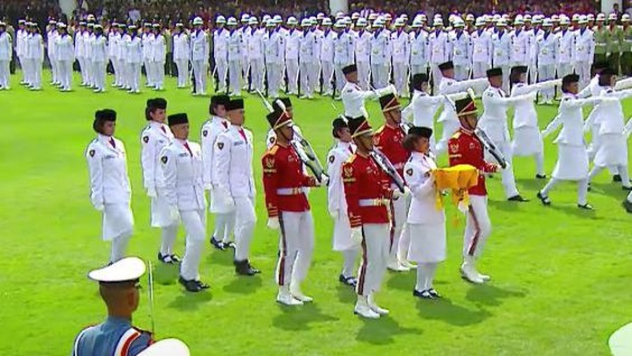 Lilly Indriani Supratman Wenda menjadi pembawa baki nasional 2023.  (Dok. Youtubu Sekretariat Presiden)