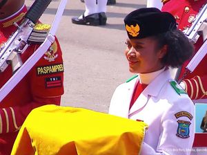 Sosok Paskibraka Lilly Wenda yang Selesaikan Tugas Meski dengan Satu Alas Kaki