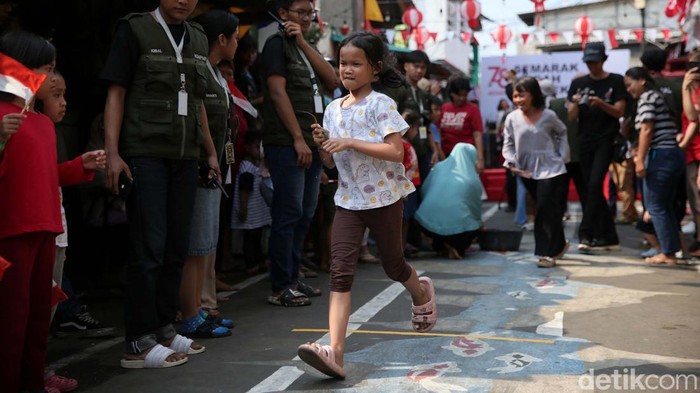 Beragam lomba HUT ke-78 RI juga berlangsung di kawasan Jalan Sukabumi, Menteng, Jakarta, Kamis (17/8/2023). Lomba itu berlangsung meriah.