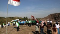 Upacara HUT ke-78 RI juga berlangsung di TPA Banjardowo, Kabupaten Jombang, Jawa Timur, Kamis (17/8/2023). Antara Foto/Syaiful Arif.