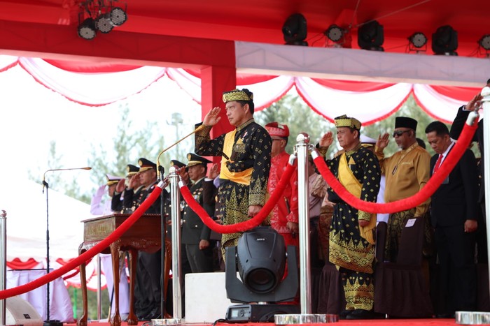 Menteri Dalam Negeri Muhammad Tito Karnavian menjadi Inspektur Upacara Peringatan Hari Ulang Tahun (HUT) Ke-78 Kemerdekaan Republik Indonesia di Pantai Piwang, Kabupaten Natuna, Kepulauan Riau.