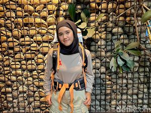 Gadis Bandung Pendaki 22 Gunung Menuju Puncak Arjuno Saat HUT RI