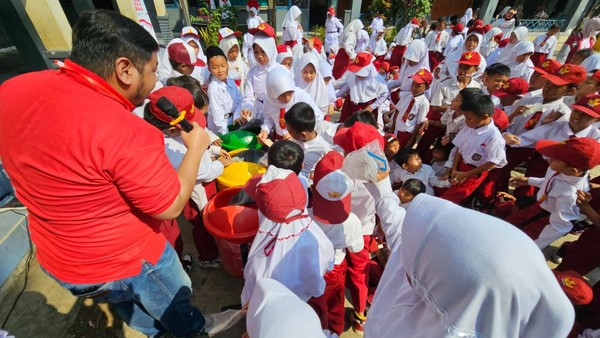Mimpi Anak-anak Bantargebang Merdeka dari Sampah