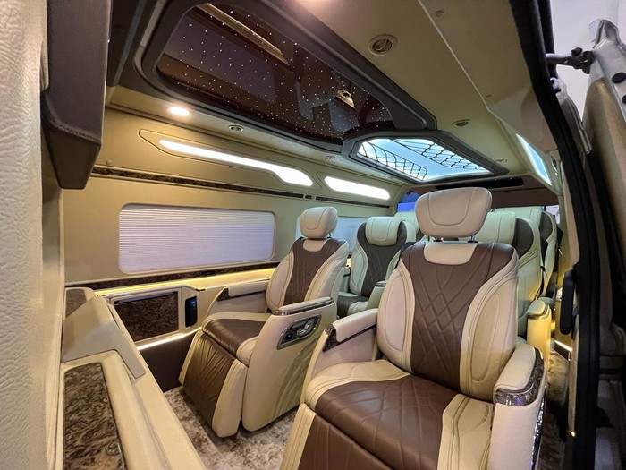 Modifikasi interior Toyota HiAce garapan Baze