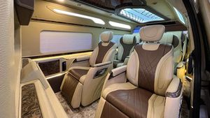 Luarnya Cupu, Dalamnya Suhu: Modifikasi HiAce Sultan Setengah Miliar