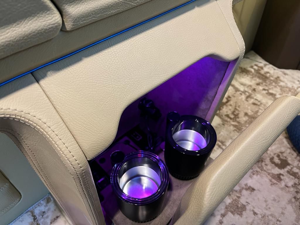 Modifikasi interior Toyota HiAce garapan Baze