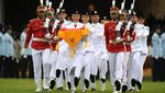 Momen Jokowi Pimpin Upacara Penurunan Bendera di Istana