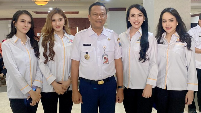 Momen Srikandi Kadin Jaksel Berdayakan 1000 UMKM Sektor UMKM memiliki peranan penting dalam kemajuan perekonomian. Begitu juga di Jakarta Selatan ini. Srikandi Kadin Jaksel gelorakan womenpreneur.