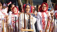 Selain itu ada penampilan Angklung oleh tim Kemendag yang dipimpin oleh Soraya, istri dari Zulkifli Hasan. Tim angklung ini adalah perwakilan yang memeriahkan Pergelaran Angklung Terbesar di Dunia, yang diselenggarakan di GBK pada 6 Agustus lalu.