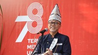 Ketika ditanya makna kemerdekaan bagi Kemendag, Zulhas menjelaskan kita harus sungguh-sungguh, dalam pasca pandemi ini, bersungguh-sungguh menuju Indonesia maju, sebagai mana yang dicita-citakan, peran Kemendag tentu sangat menentukan untuk mencapai apa yang dicita-citakan.
