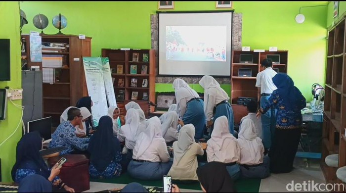 Nobar upacara hut ri sman 1 geger madiun