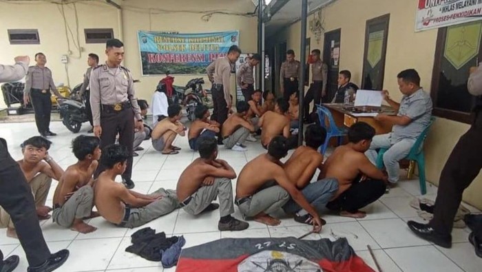 Pelajar di Medan diamankan saat hendak tawuran-bawa sajam saat momen HUT RI. (Foto: Istimewa)