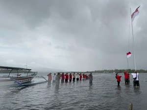 Unik, Warga Kibarkan Bendera Merah Putih di Sungai Unda dan Teluk Gilimanuk