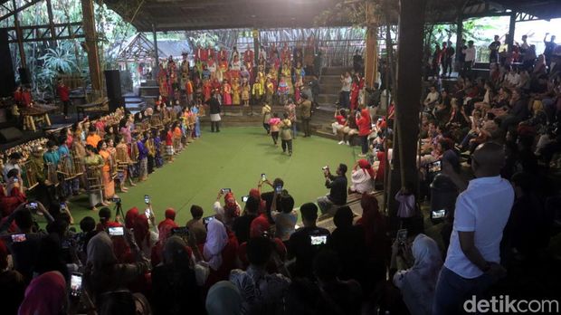 Perayaan HUT ke-78 RI di Saung Angklung Udjo.