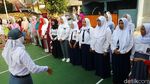 Potret Warga Peringati HUT RI dengan Upacara Bendera