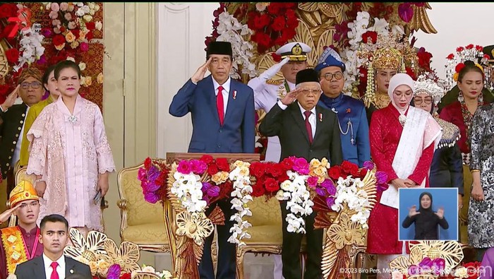 Presiden Jokowi memimpin upacara penurunan bendera (tangkapan layar)