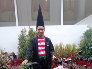 Busana Khas Jatim di Upacara HUT RI yang Bikin Jokowi Senyum-senyum