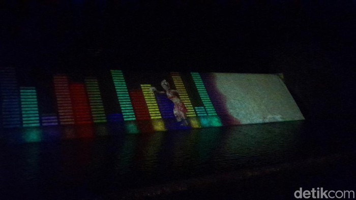 Projector show 'Cahaya Kemerdekaan' di Air Terjun Hau Citumang, Pangandaran, Kamis (17/8/2023) malam.