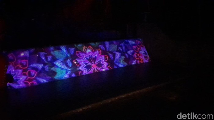 Projector show 'Cahaya Kemerdekaan' di Air Terjun Hau Citumang, Pangandaran, Kamis (17/8/2023) malam.