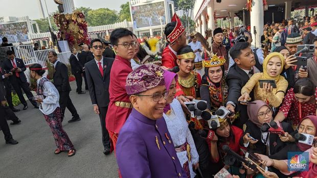 Sejumlah Menteri hingga Pejabat tinggi Instansi Pemerintah mulai berdatangan ke lokasi Upacara HUT KE 78 di Istana Negara, Jumat (17/8/2023). (CNBC Indonesia/Emir Yanwardhana)