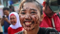 Warga tampak ceria mengikuti beragam lomba HUT RI.  