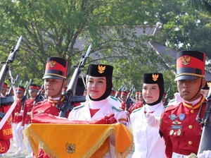 Bangganya Sepvira Paskibraka Pembawa Baki di Kantor Gubernur Babel