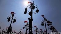 Sebanyak 45 batang pohon pinang telah disiapkan dalam lomba untuk memeriahkan HUT ke-78 RI. 