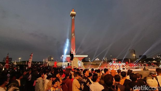Suasana video mapping di Monas