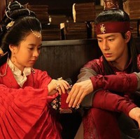 Penampilan Jo In Sung pada 2008 dalam film A Frozen Flower terbilang legendaris. Sang aktor tampil beradegan panas dengan Song Ji Hyo.    Foto: Instagram